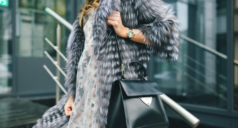 Elegant Women’s Designer Handbags – Up to 50% Off!