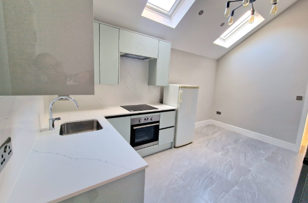 One-bedroom flat available