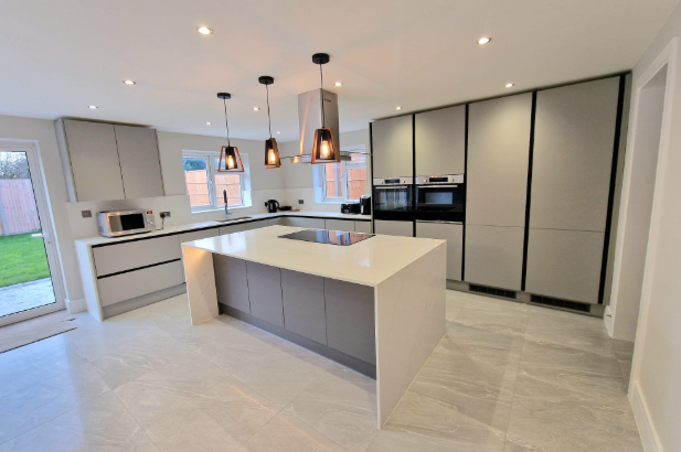 3 Large En-Suite Rooms – Newly Renovated House Nea